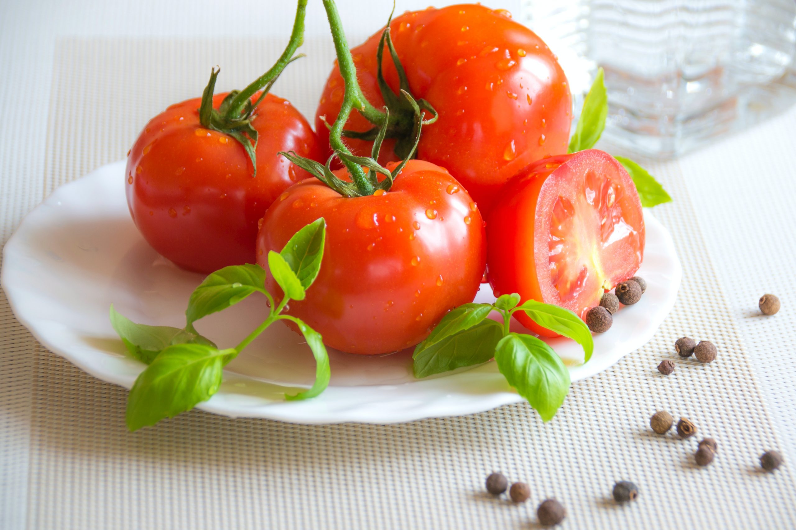 Pyszne i łatwe przepisy na przetwory z pomidorów
